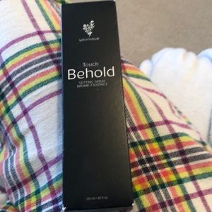 Younique setting spray